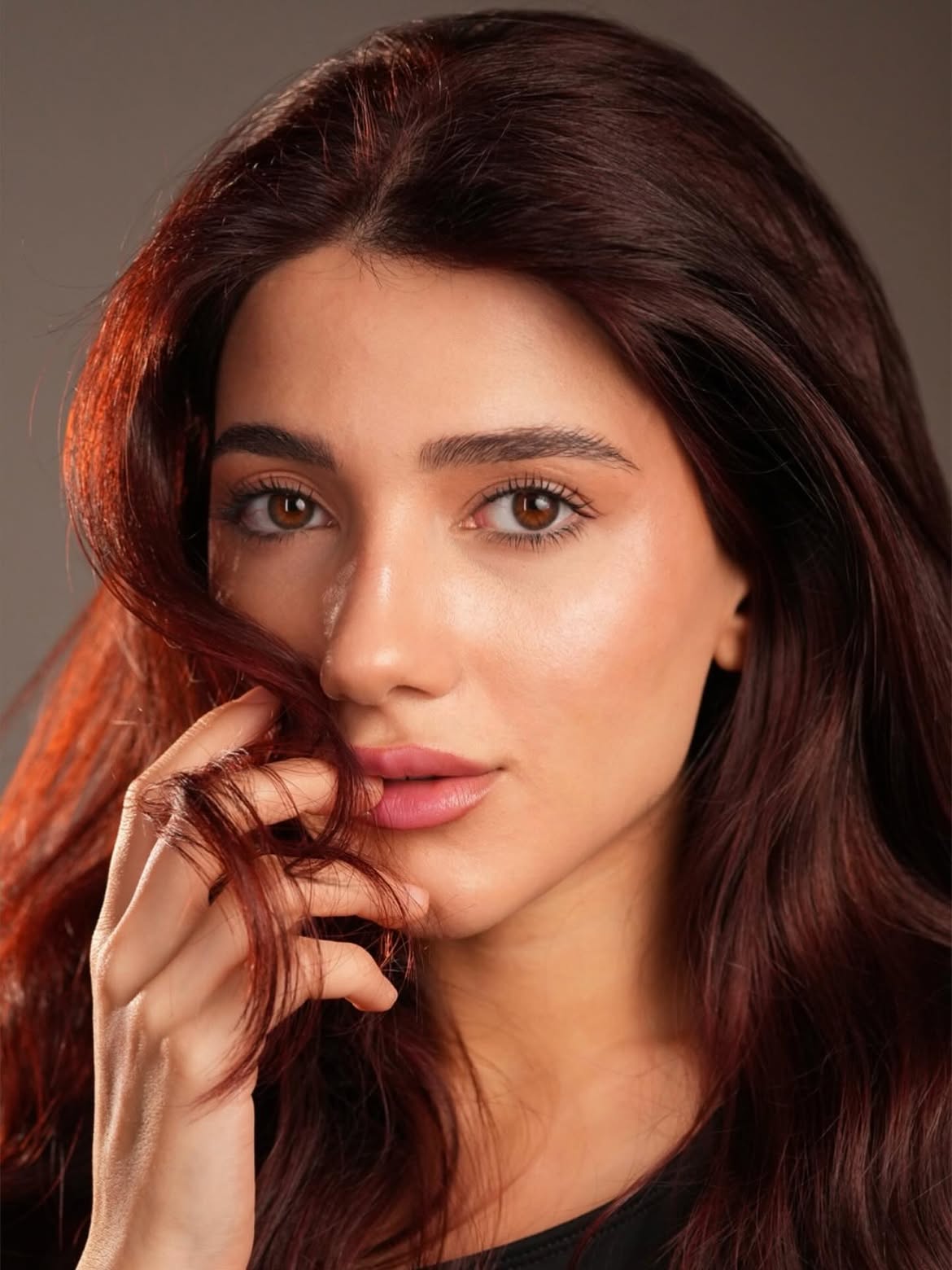 https://cinehind.com/public/uploads/images/newsimages/maannewsimage11082026_070729_Narins Beauty.jpg